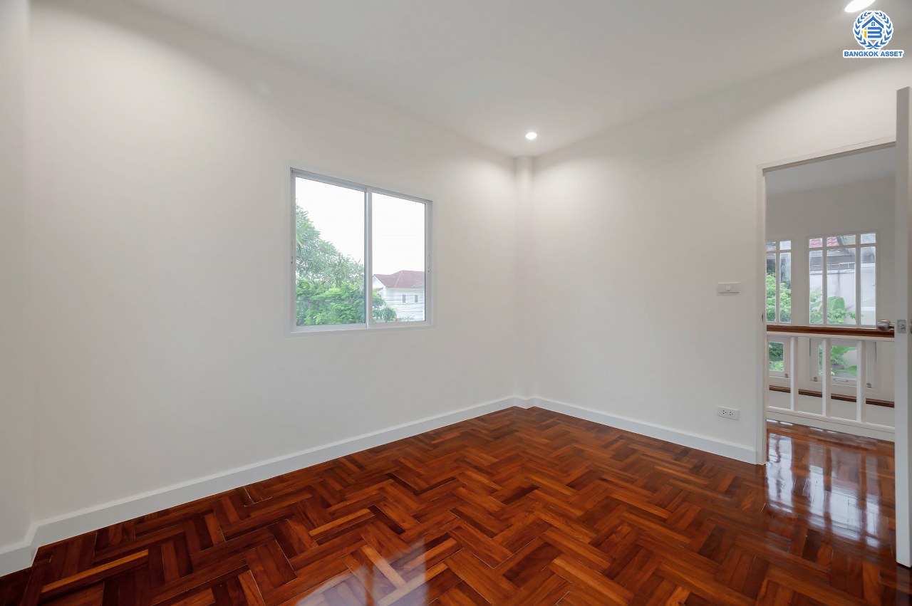 บ้านมือสองตกแต่งใหม่ โครงการ เพอร์เฟคเพลส รัตนาธิเบศร์-ไทรม้า รองรับความสุข บนเนื้อที่ 64.5 ตร.ว. พื้นที่ใช้สอย 190.43 ตร.ม. ฟังก์ชัน 3 ห้องนอน 3 ห้องน้ำ จอดรถได้ 2 คัน ทำเลเชื่อมต่อได้หลายเส้นทาง ติดถนนรัตนาธิเบศร์ และรถไฟฟ้าสายสีม่วง "สถานีบางรักน้อยท่าอิฐ"